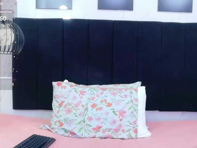 innocenthazel live cam on BongaCams
