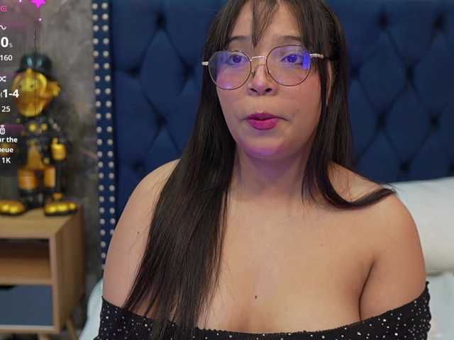innocenthazel live cam on BongaCams