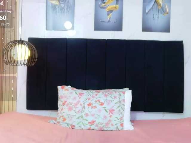 innocenthazel live cam on BongaCams