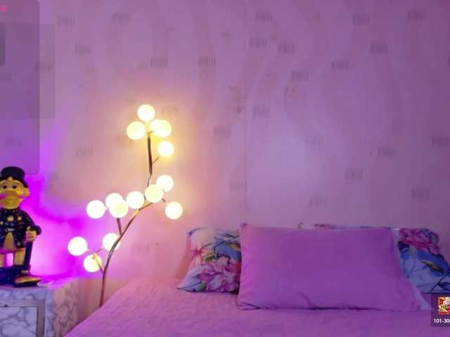 innocenthazel live cam on BongaCams