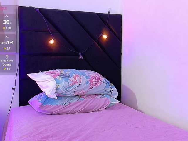 innocenthazel live cam on BongaCams