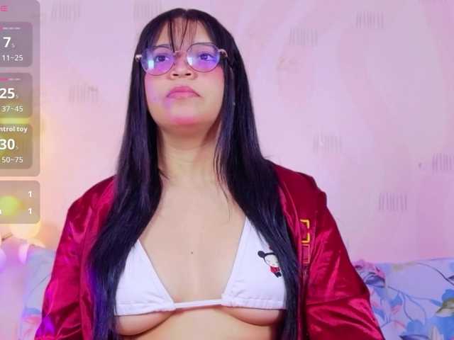 innocenthazel live cam on BongaCams