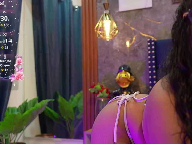 innocenthazel live cam on BongaCams