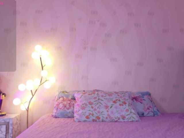innocenthazel live cam on BongaCams
