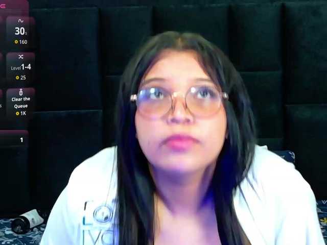innocenthazel live cam on BongaCams