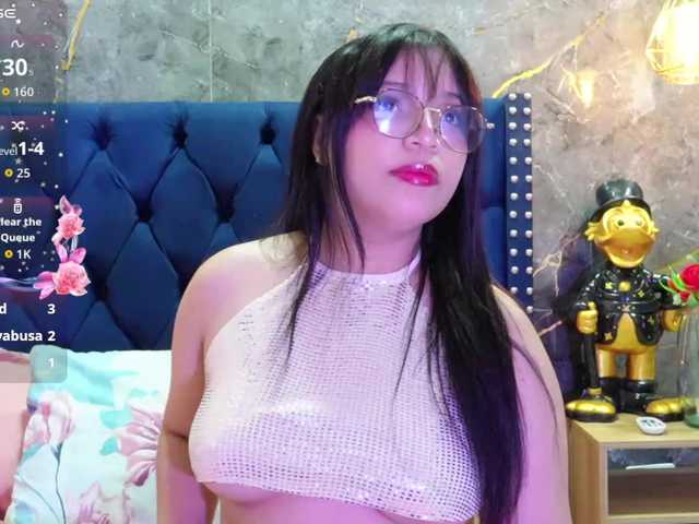 innocenthazel live cam on BongaCams