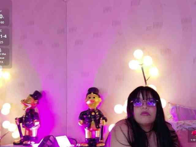 innocenthazel Live Webcam on BongaCams