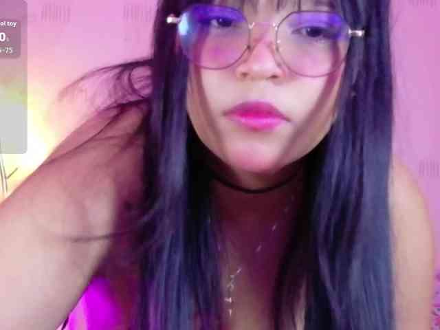 innocenthazel Live Webcam on BongaCams