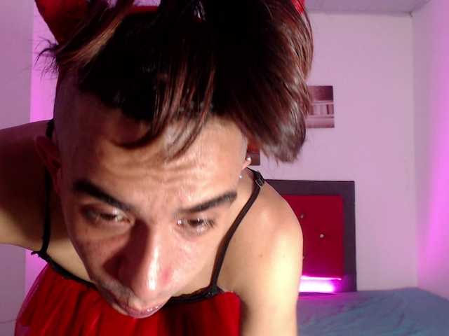 jhonnyyk live webcam show