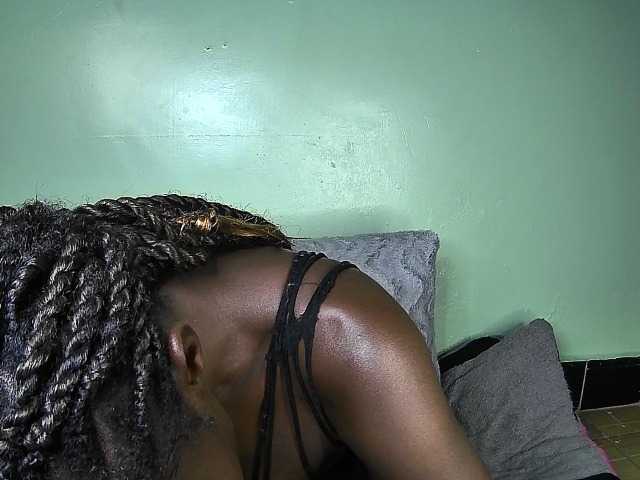 Pettite-Diofa live cam on BongaCams