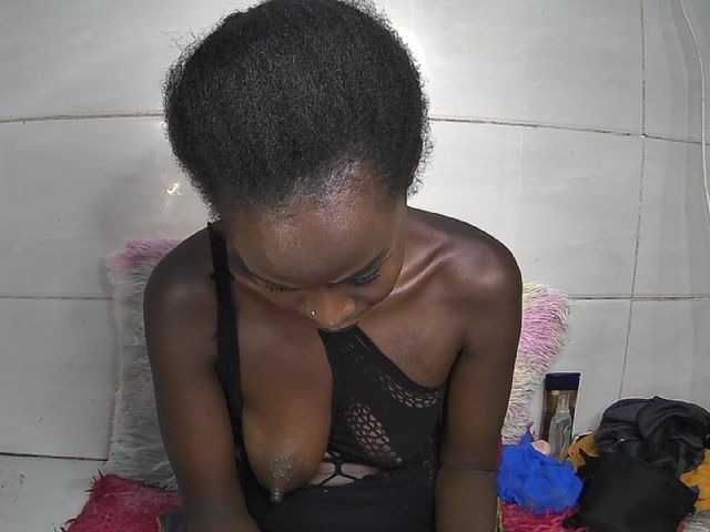 Pettite-Diofa live cam on BongaCams