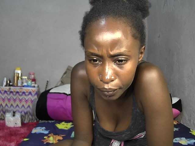 Pettite-Diofa live cam on BongaCams