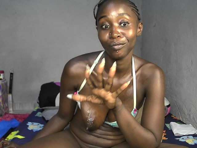 Pettite-Diofa live cam on BongaCams