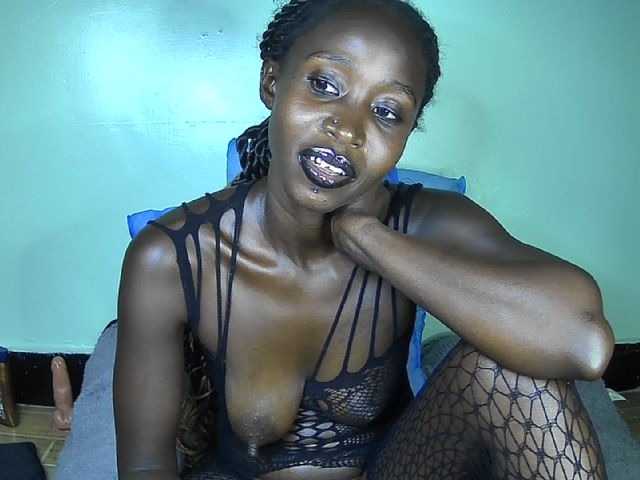 Pettite-Diofa, live now on BongaCams