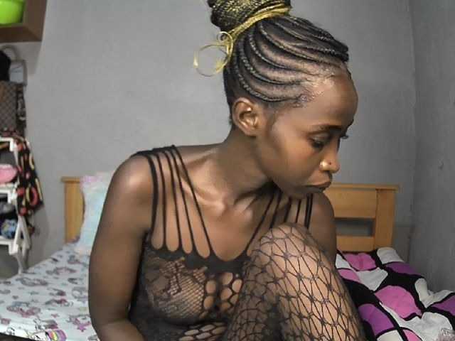 Pettite-Diofa live cam on BongaCams