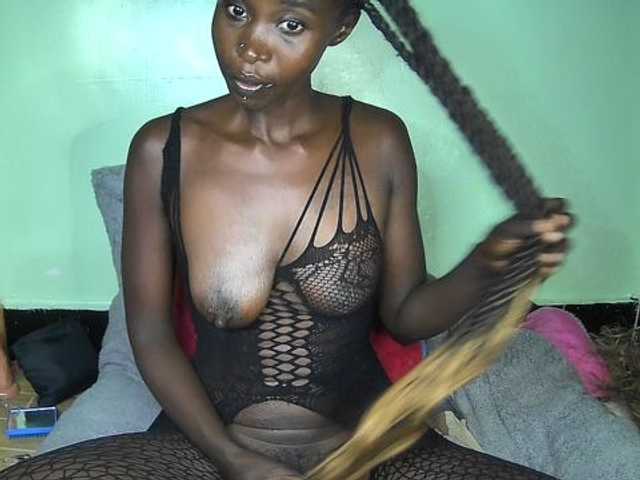Pettite-Diofa live cam on BongaCams