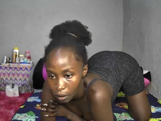 Pettite-Diofa live cam on BongaCams