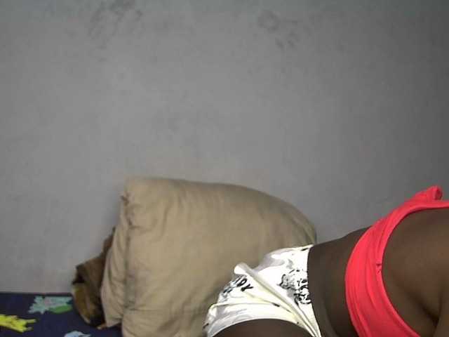 Pettite-Diofa's BongaCams show and profile