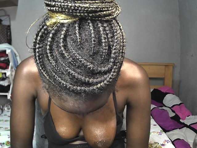 Pettite-Diofa live cam on BongaCams