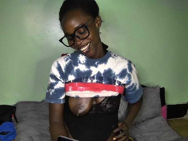 Pettite-Diofa live cam on BongaCams
