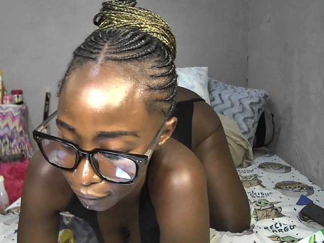 Pettite-Diofa live cam on BongaCams