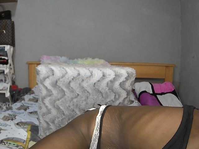 Pettite-Diofa live cam on BongaCams