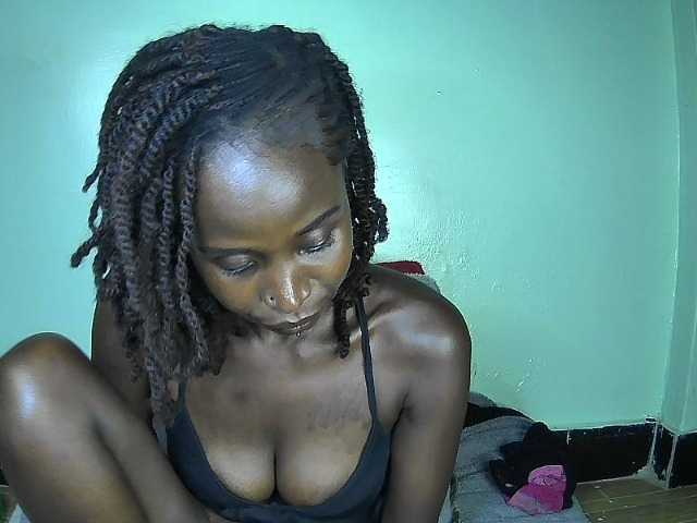 Pettite-Diofa live cam on BongaCams