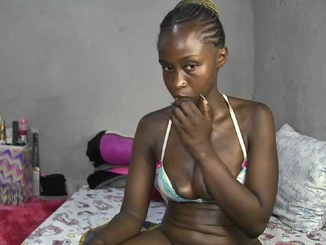 Pettite-Diofa live cam on BongaCams
