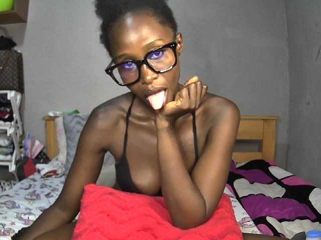 Pettite-Diofa live cam on BongaCams