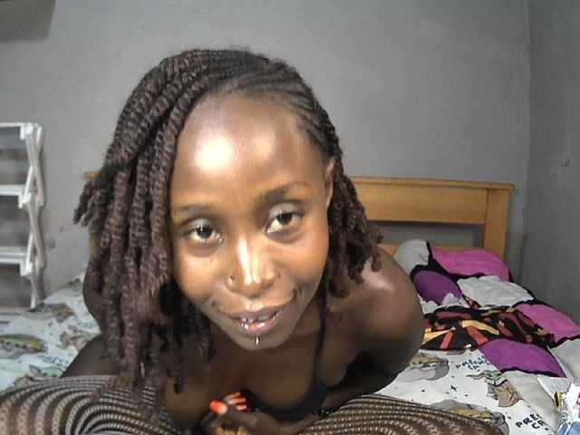 Pettite-Diofa live cam on BongaCams