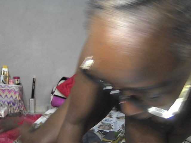 Pettite-Diofa live cam on BongaCams