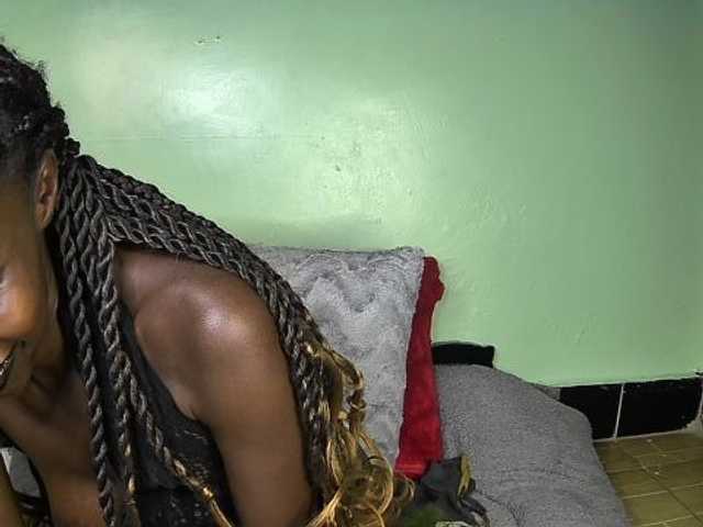 Pettite-Diofa live cam on BongaCams