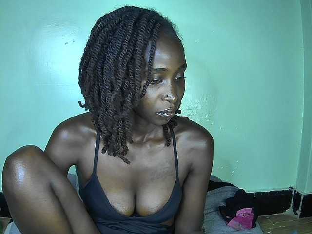 Pettite-Diofa live cam on BongaCams