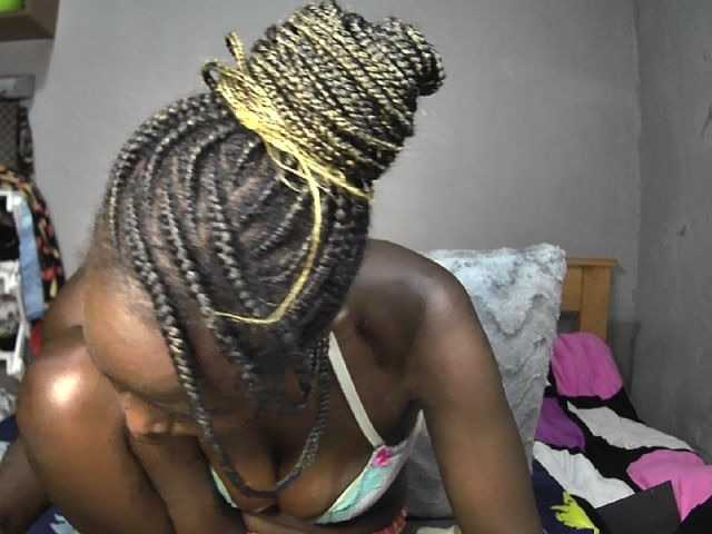 Pettite-Diofa live cam on BongaCams