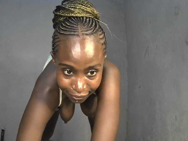 Pettite-Diofa live cam on BongaCams