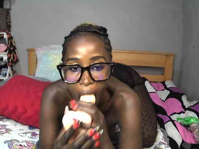 Pettite-Diofa Live Webcam on BongaCams