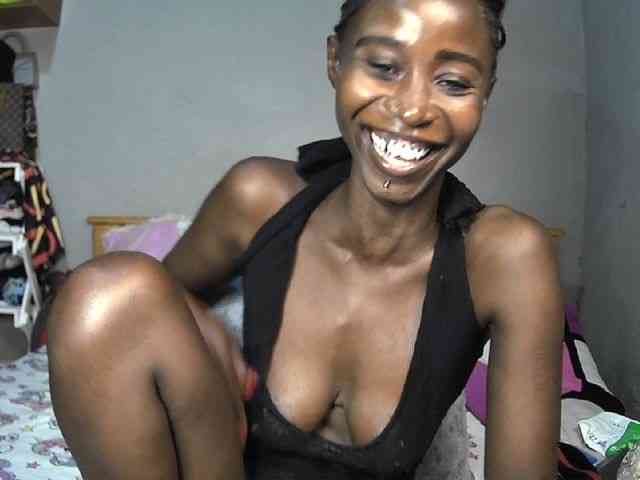 Pettite-Diofa Live Webcam on BongaCams