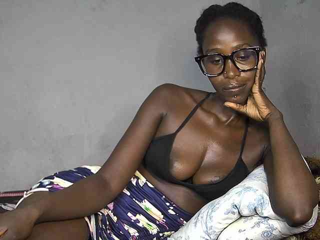 Pettite-Diofa Live Webcam on BongaCams