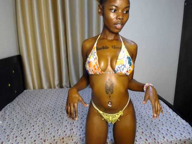 Camilafire4 live cam on BongaCams