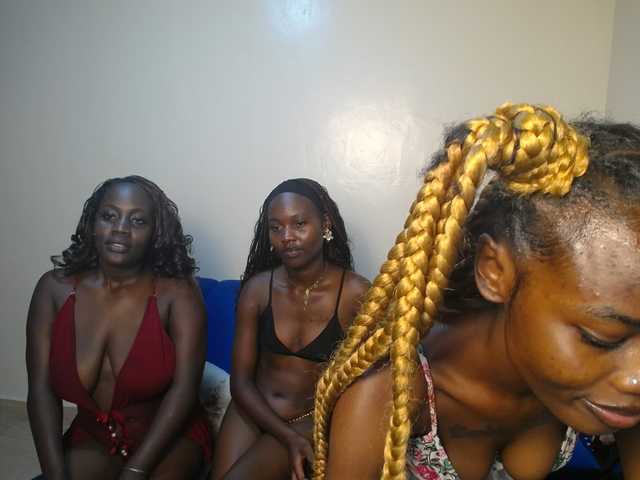 Camilafire4 live cam on BongaCams