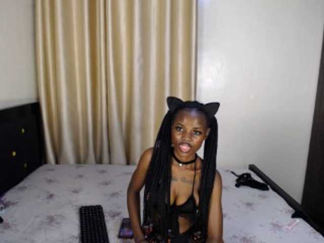 Camilafire4 live cam on BongaCams