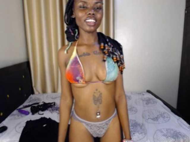 Camilafire4 live cam on BongaCams