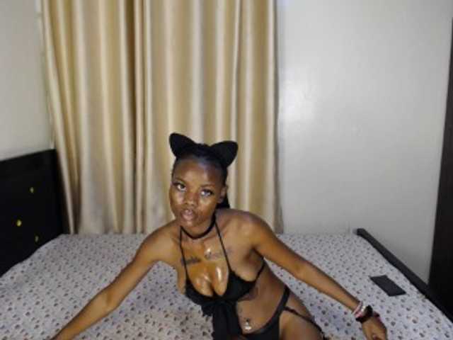 Camilafire4 live cam on BongaCams