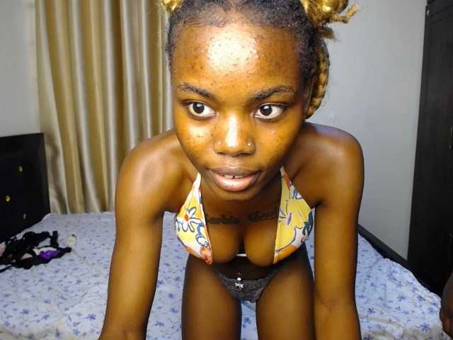 Camilafire4 live cam on BongaCams