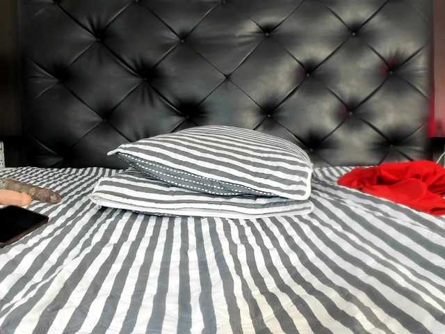 kim-marquez Live Cam and Statistics on UnifiedCams