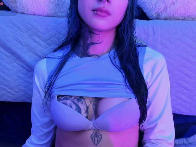 Yuliana-Demon live cam on BongaCams