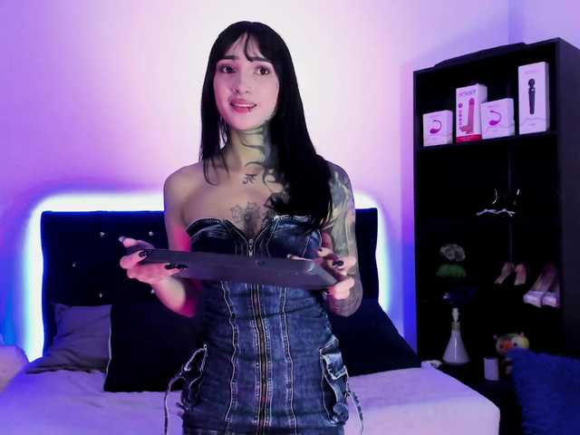 Yuliana-Demon live cam on BongaCams