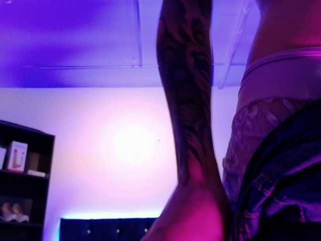 Yuliana-Demon live cam on BongaCams