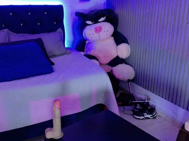Yuliana-Demon live cam on BongaCams