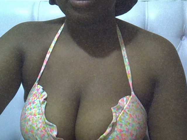 Camilapretty01 live cam on BongaCams